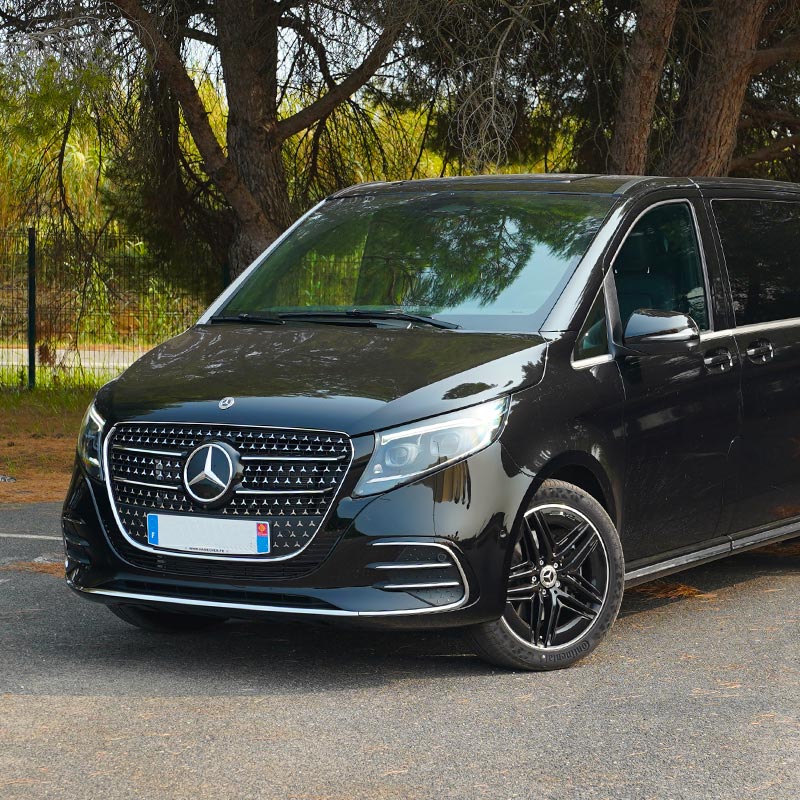 Van avec chauffeur privé pour un aller-retour entre CDG et Paris
